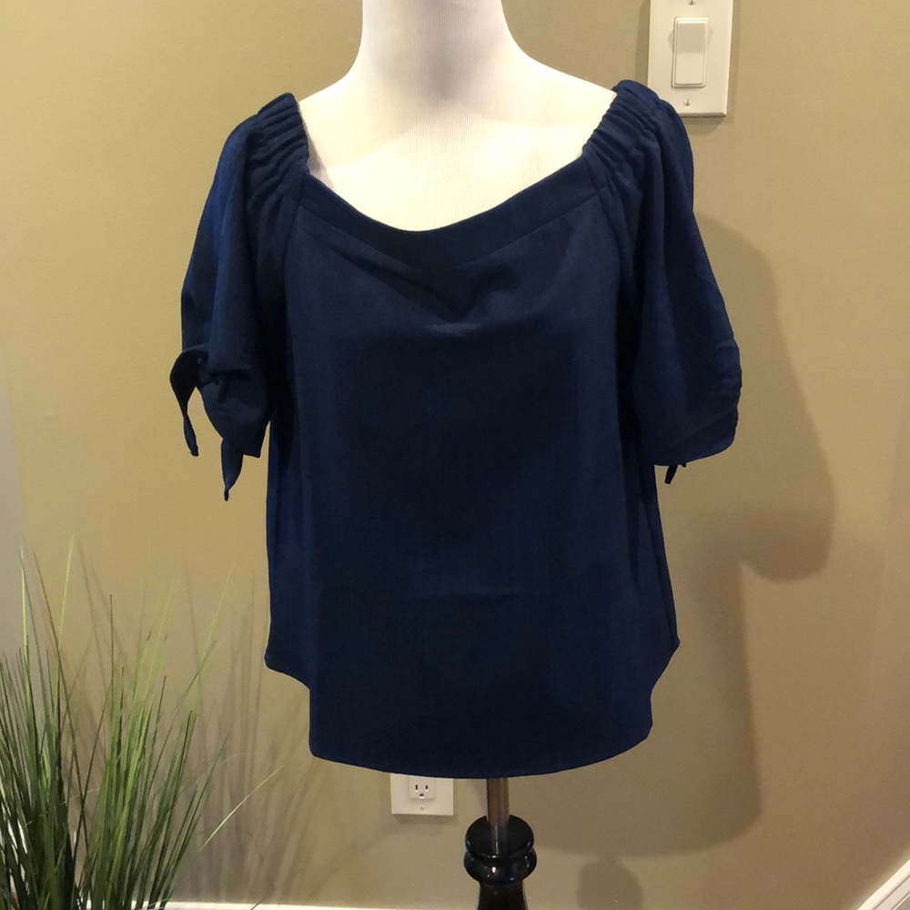 Olivia Grey off shoulder top. Size small.